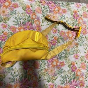 Baboon Yellow Women's Crossbody Bag